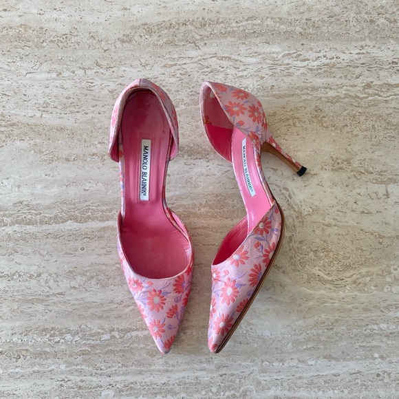 Manolo Blahnik Shoes - Vintage Manolo Blahnik Daisy Brocade D’orsay Pumps